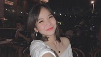 Kini Syiva sudah diamankan pihak kepolisian Denpasar. Foto-fotonya menggunakan baju tahananpun beredar luas. Foto: Instagram syivaangel