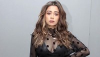 Selain aktif di dunia seni peran, Tina juga dikenal sebagai model seksi. Dok. Instagram/dattaatinaa