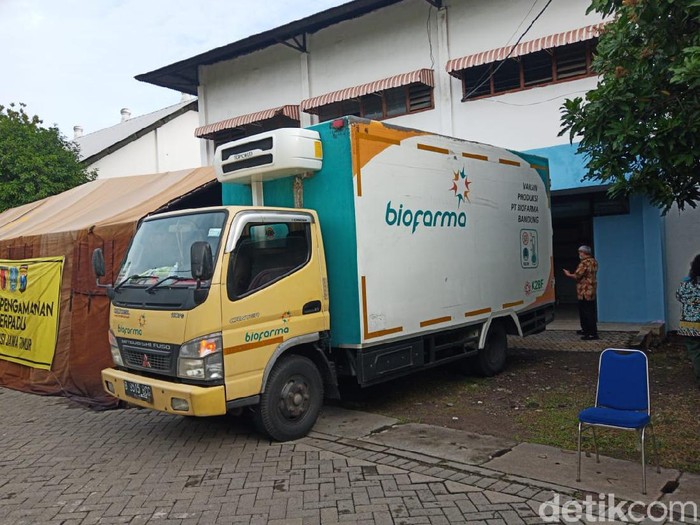 Pemprov Jatim telah menerima vaksin COVID-19 sebanyak 122.120 di termin kedua tahap pertama. Vaksin Sinovac ini akan didistribusikan ke 38 kabupaten/kota selama tiga hari.