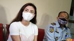 Tangis Bahagia Vitalia Sesha Usai Bebas Bersyarat