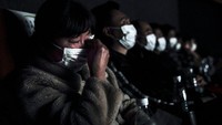 Kini warga juga sudah diperbolehkan menonton film di bioskop. Getty Images.