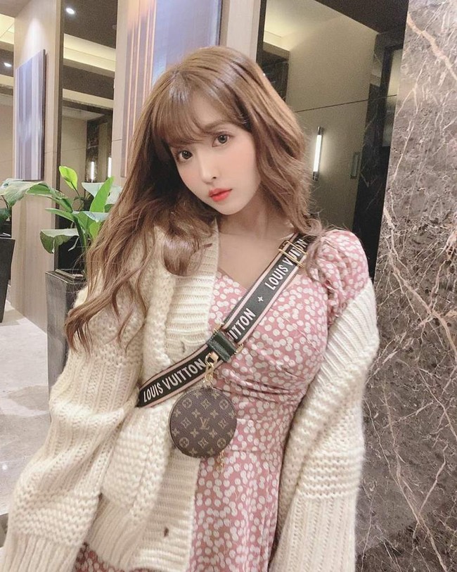 Tunjukkan keseriusan di dunia KPop, Yua Makami mengunggah video dance cover nya di channel Youtube pribadi. Sebelum debut dengan Honey Popcorn, ia memamerkan bakat menari dengan iringan lagu TWICE dan Cosmic Girls. Foto: Pinterest
