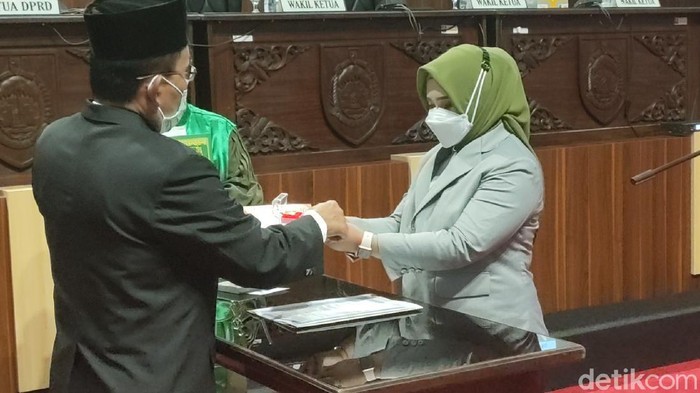 Amelia Suciani dilantik sebagai anggota DPRD Sragen