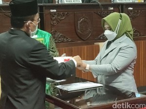 Keanggotan Wabup Terpilih Sragen di DPRD Digantikan Anaknya, Kok Bisa?