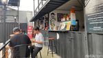 Mantul! Makan Burger Philly Cheese Stackr di Arena Skateboard