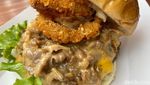 Mantul! Makan Burger Philly Cheese Stackr di Arena Skateboard