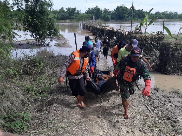 Seorang ASN di Ngawi bunuh diri dengan terjun ke Sungai Bengawan Solo. Kini mayatnya ditemukan di Bojonegoro.