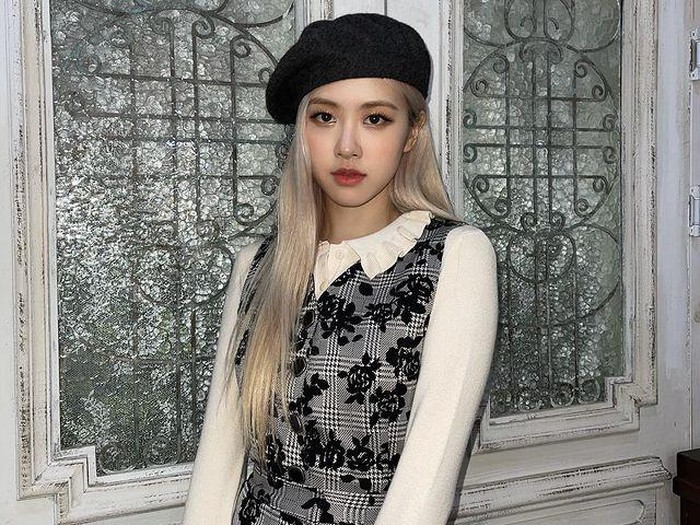 Cantiknya Rose BLACKPINK Saat Menikmati Makanan Mewah Cantiknya Rose BLACKPINK Saat Menikmati Makanan Mewah