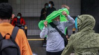 Dilansir dari CNN Indonesia, Deputi Bidang Meteorologi Guswanto mengatakan, potensi cuaca ekstrem diprediksi dapat terjadi pada 19-25 Januari 2021.