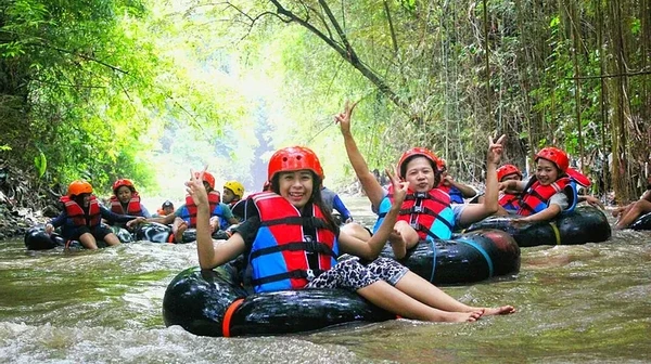 Traveler yang suka menantang adrenalin bisa mencoba wahana river tubing. Kami akan menyusuri aliran air Serinjing kurang lebih 2 km. Traveler yang suka menantang adrenalin bisa mencoba wahana river tubing. Kami akan menyusuri aliran air Serinjing kurang lebih 2 km.