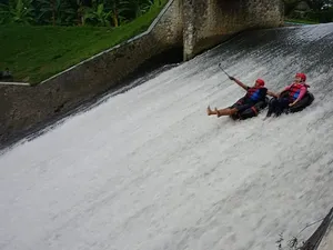Kafe Instagramable sampai River Tubing yang Seru di Desa Wisata Jambu