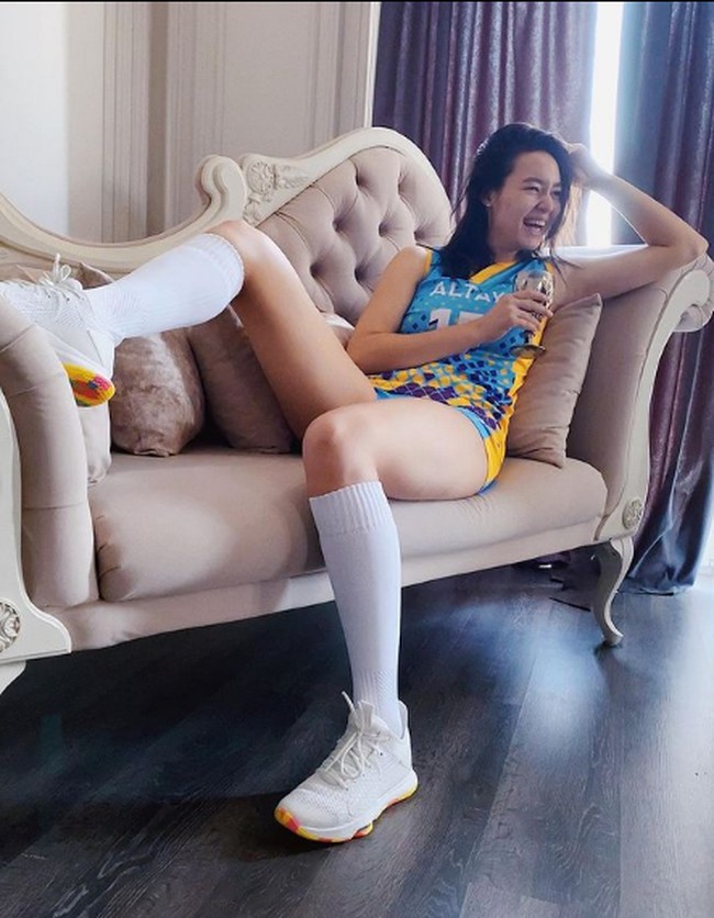 Kenalan dengan Dinara Syzdykova, atlet voli asal Kazakhstan yang jadi idola baru di dunia olahraga. Foto: Instagram/@syzdykova_13