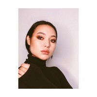 Saat memakai makeup, wajahnya jadi berubah signfikan. Tentu saja penampilannya tetap cantik. Foto: Instagram/@syzdykova_13