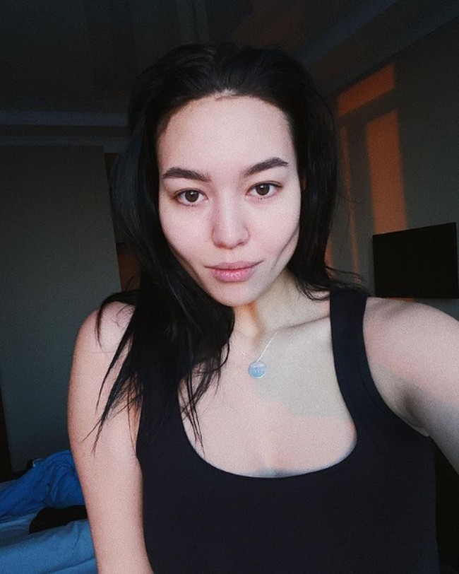 Tatapan tajam sang atlet bisa membuat hati para pria meleleh. Setuju? Foto: Instagram/@syzdykova_13