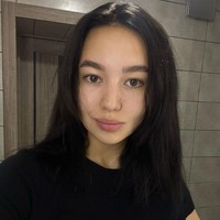 Sesekali Dinara Syzdykova juga unjuk kebolehan berpose bak model profesional. Foto: Instagram/@syzdykova_13