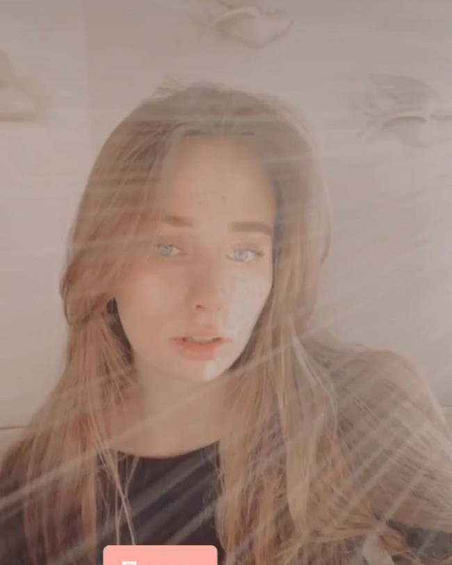 Adalah remaja  bernama Luiza Rovaza atau Elizaveta Vladimirovna yang disebut sebagai anak rahasia Vladimir Putin dengan wanita pemilik klub malam.  Dilansir Dailymail, ia adalah seorang pelajar di St Petersburg dan berusia 18 tahun.Foto: Instagram