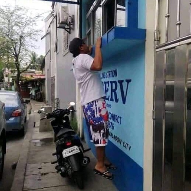 Kalau warungnya kayak gini bisa sekalian olahraga deh. Sering-sering belanja di warung ini sih tangan bisa auto jadi berotot. Foto: Twitter/@alpokatmentega