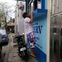 Kalau warungnya kayak gini bisa sekalian olahraga deh. Sering-sering belanja di warung ini sih tangan bisa auto jadi berotot. Foto: Twitter/@alpokatmentega