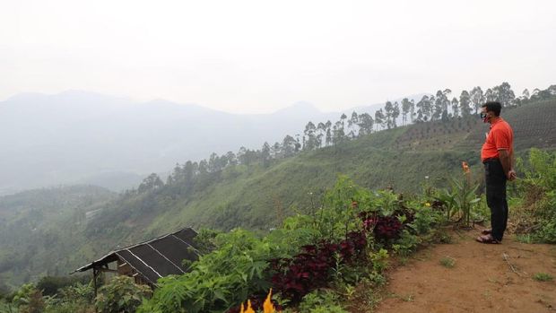 Gunung Piramid Garut