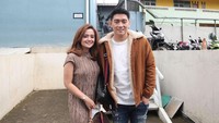 Ifan Seventeen sedang menjalin hubungan asmara dengan Citra Monica. Saat ditemui di Studio Trans TV di Jalan Kapten Tendean, Jakarta Selatan, Rabu (27/1/2021) keduanya tampak makin lengket. Foto: Pool/Noel/detikHOT