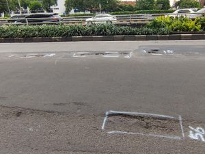 Jl MT Haryono Pancoran Rusak, Bina Marga DKI Koordinasi ke Kontraktor LRT