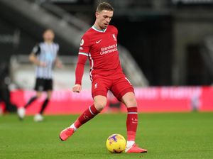 Klopp Begitu Bersyukur Punya Henderson yang Serba Bisa