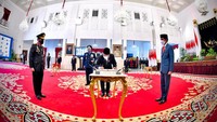Listyo Sigit Prabowo menjadi Kapolri menggantikan Jenderal Idham Azis. 