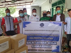 Kemnaker Beri Bantuan Uang hingga Makanan untuk Korban Banjir Kalsel