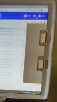 Teknologi berkembang dengan begitu cepat, maka tak heran jika orang tua terkadang masih suka gagal paham dengan barang elektronik. Begini jadinya.