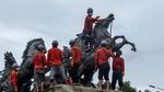Melihat Perawatan Patung Kuda yang Ikonik di Ibu Kota