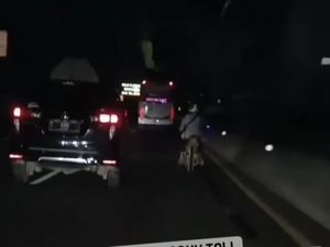 Gempar Motor Masuk Tol di Bekasi Diduga Nyasar