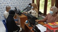 Pasutri bejat itu juga diduga merekam aksi pemerkosaan itu. AF diduga mengancam akan membunuh orang tua korban jika nafsunya tak dipenuhi. (Foto: Jeka Kampai-detikcom)