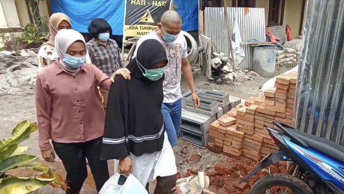 Pasangan suami-istri diduga pemerkosa wanita di Bukittinggi, Sumbar, saat diperiksa oleh polisi