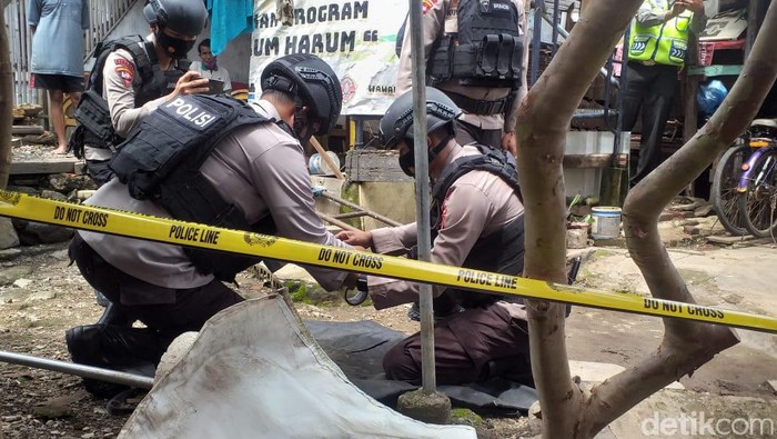 Penemuan Granat Nanas di Sungai Cikapundung