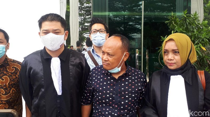 Pengacara John Kei, Anton Sudanton usai sidang John Kei di PN Jakbar