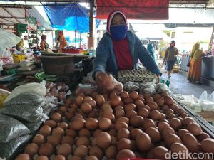 Harga Telur di Sidoarjo Anjlok, Permintaan di Pasar Baru Porong Meningkat