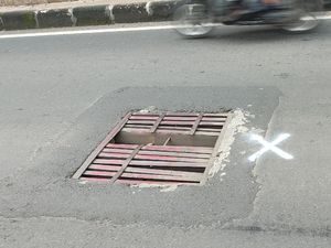 Duh, Penutup Gorong-gorong Tak Rata di Jalan Gatsu Belum Diperbaiki