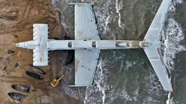 Bartini Beriev VVA-14, huruf-huruf tersebut merupakan akronim untuk pesawat amfibi yang digadang bisa lepas landas secara vertikal. Bilangan 14 adalah jumlah mesinnya yang dirancang untuk lepas landas dari mana saja tanpa landasan pacu dan mampu terbang di atas air. Bartini Beriev VVA-14, huruf-huruf tersebut merupakan akronim untuk pesawat amfibi yang digadang bisa lepas landas secara vertikal. Bilangan 14 adalah jumlah mesinnya yang dirancang untuk lepas landas dari mana saja tanpa landasan pacu dan mampu terbang di atas air.