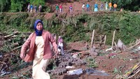 Akibat longsor ini rumah milik Slamet Ardiyanto dan Riyono rusak berat. Sementara rumah milik Yaminem dan kandang milik Sumarno rusak ringan.