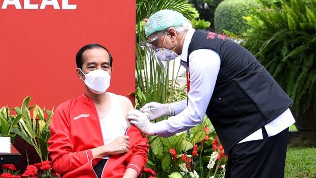 Presiden Joko Widodo merima Vaksinasi COVID-19 Tahap Kedua di Istana Kepresidenan Jakarta, Rabu, 27 Januari 2021. (Dok: Muchlis Jr - Biro Pers Sekretariat Presiden)