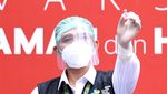 Foto: Vaksinasi Kedua, Jokowi Pakai Kaos Kutang Doang
