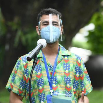 Raffi Ahmad usai menjalani vaksinasi COVID-19 ke-2 di Istana