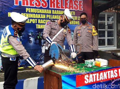 Ratusan Knalpot Brong Digergaji Polisi di Boyolali