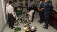 Razia tersebut digelar terkait penangkapan salah seorang tersangka yang merupakan narapidana di lapas tersebut bernama Daeng Sabil, pemilik sekaligus pengendali barang bukti sabu seberat 171 kg, puluhan ribu butir ekstasi dan kapsul NPS (New Psychoactive Substances) oleh BNN pusat beberapa waktu yang lalu.