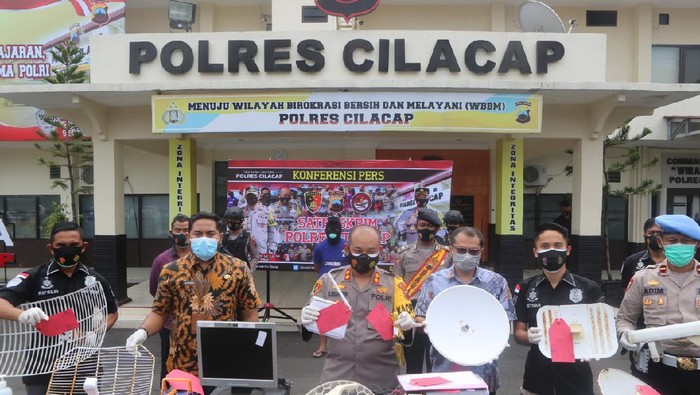 Rilis kasus pencurian jaringan internet ilegal di Cilacap
