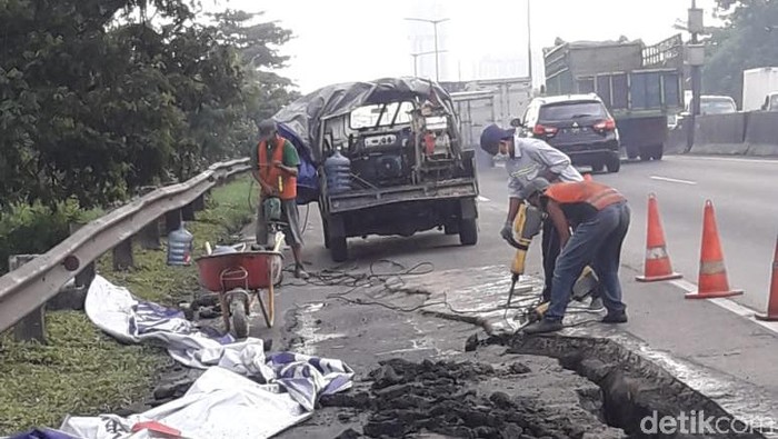 Ruas Tol Surabaya-Gempol Longsor