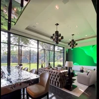 Rumah Sylvester Stallone ini berdiri di atas lahan seluas 1,4 hektar. Bangunannya sendiri memiliki luas hampir mencapai 2.000 meter persegi. (Foto: Instagram)