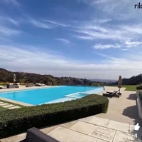 Untuk tinggal di sini, penghuni barunya juga harus siap membayar pajak tahunan yang bisa mencapai US$ 125 ribu atau Rp 1,7 miliar. (Foto: Instagram)