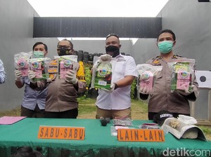 Polisi Gagalkan Peredaran 8 Kg Sabu di Surabaya yang Dikemas Dalam Teh China