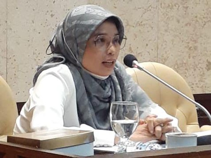 Sekretaris Fraksi PKB MPR RI Neng Eem Marhamah Zulfa Hiz mendukung peningkatan program padat karya sektor transportasi yang dikelola Kementerian Perhubungan.